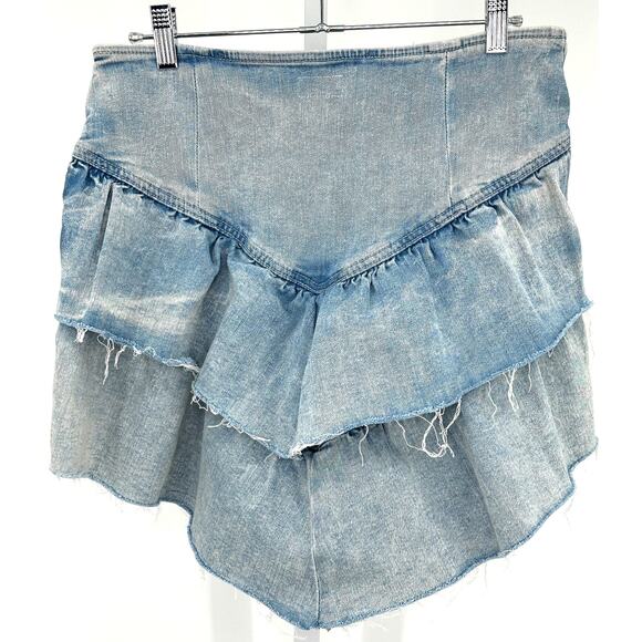 MOTHER‎ The Ruffle Mini Raw Edge Skirt in Action Shot Size 31 - Picture 7 of 11